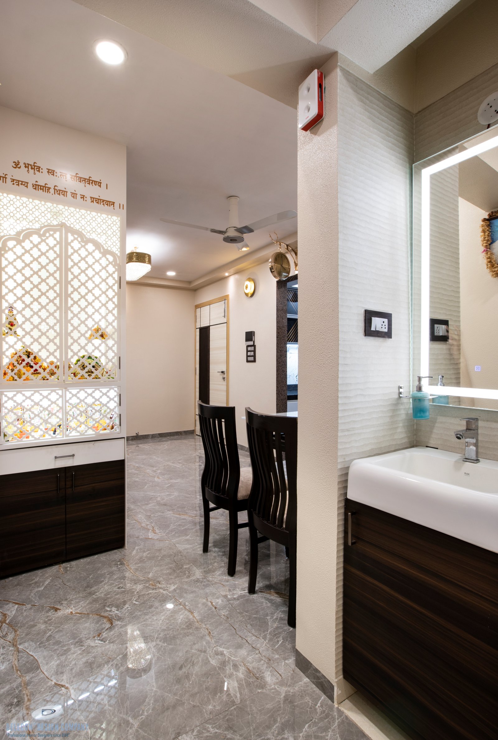 Dining table wall panelling