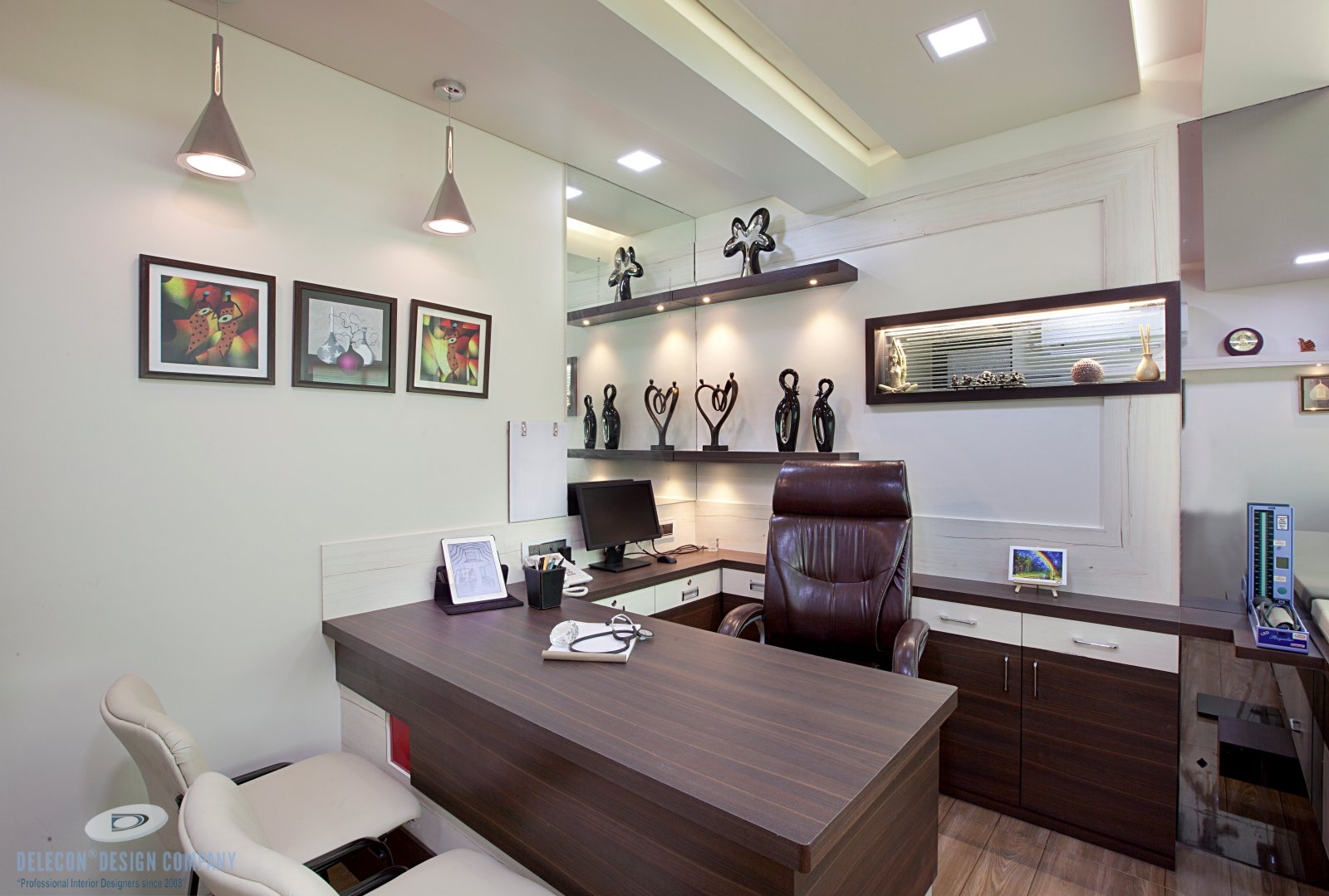 Doctor cabin design with discussion seating