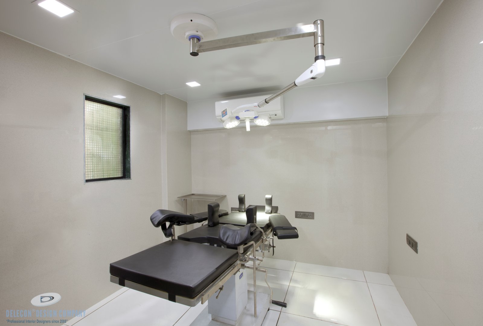 Operation theatre design with equipment zones