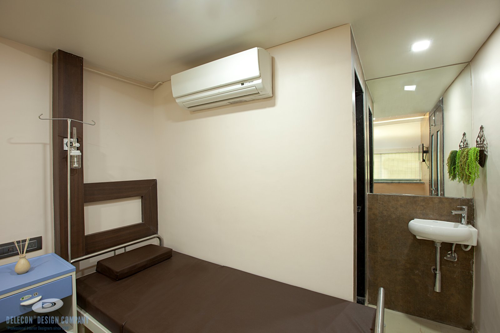 Deluxe room headwall and lighting design