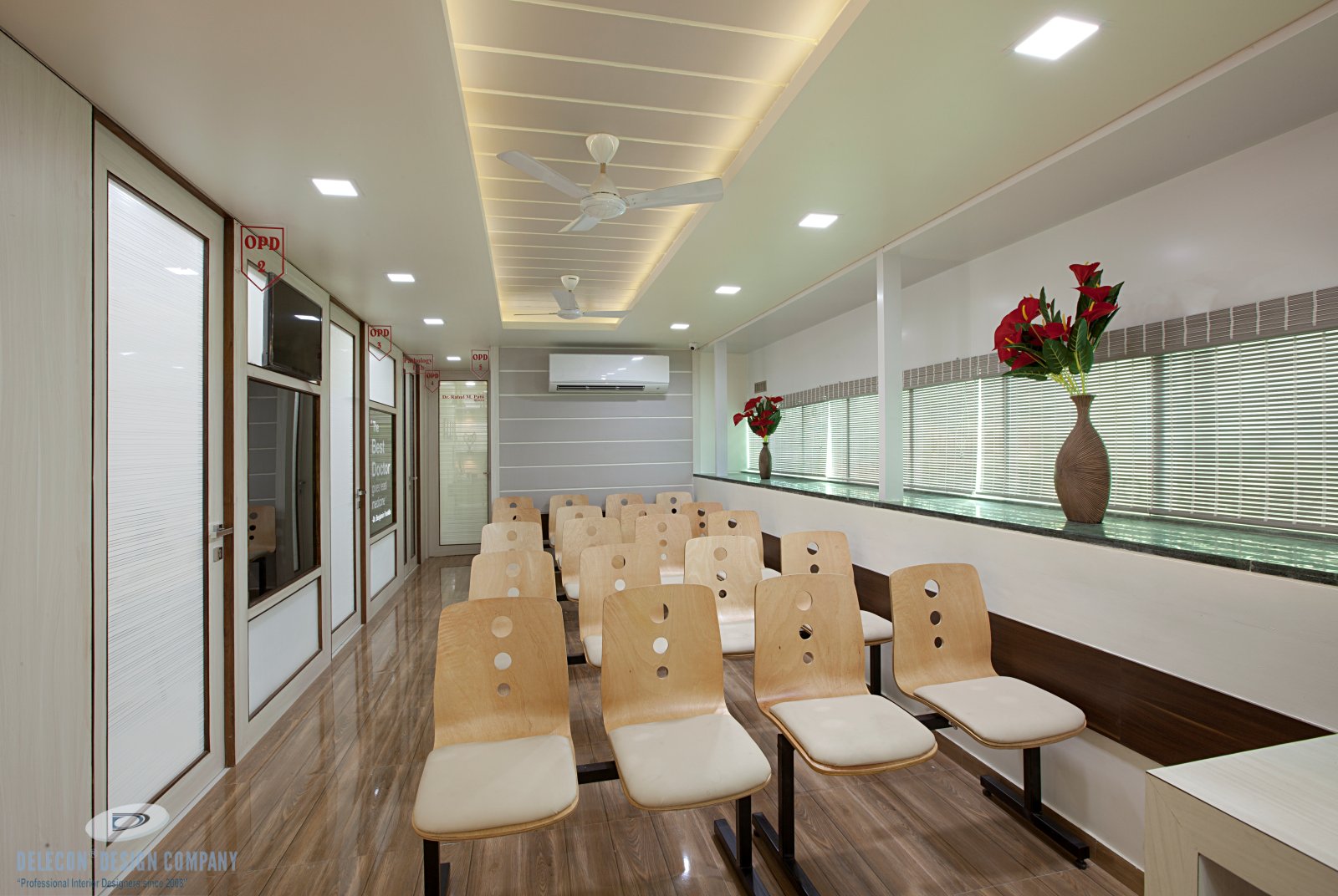 Reception hall with patient guidance zones